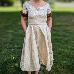 Vintage 1950s Jacquard Fur Trim Champagne Cocktail Evening Dress Size Small